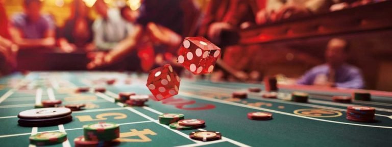 Giao diện trang chủ 8xbet live hiển thị sportsbook và slot online